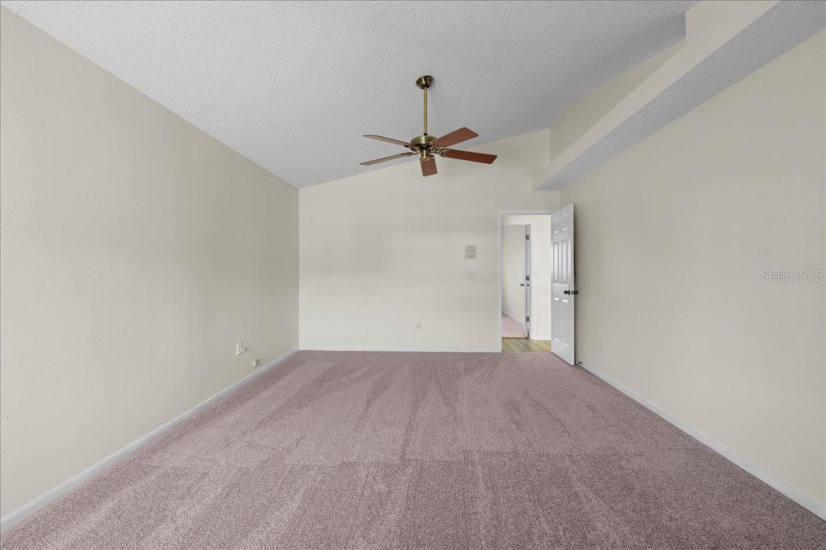 11519 GLENMONT DR, TAMPA, FL, 33635