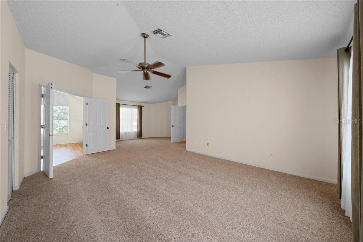 11519 GLENMONT DR, TAMPA, FL, 33635