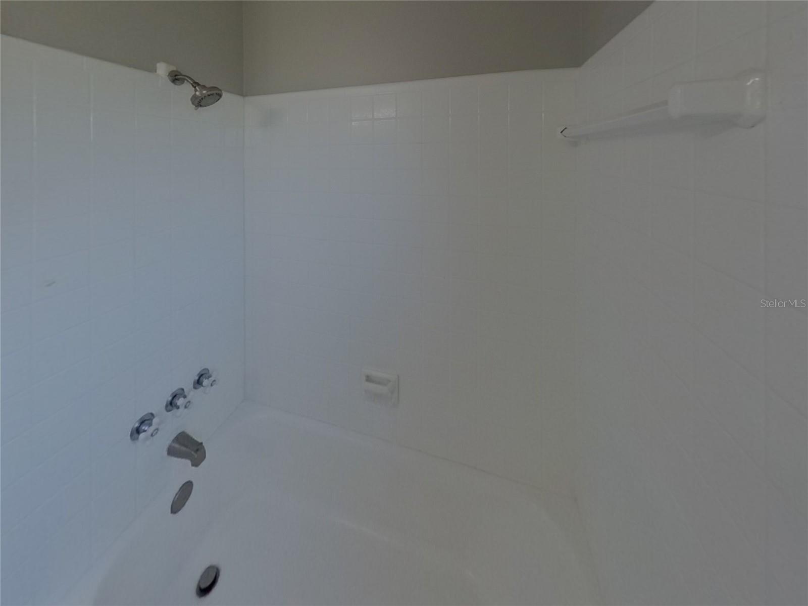 708 LAKEWOOD AVE, TAMPA, FL, 33613
