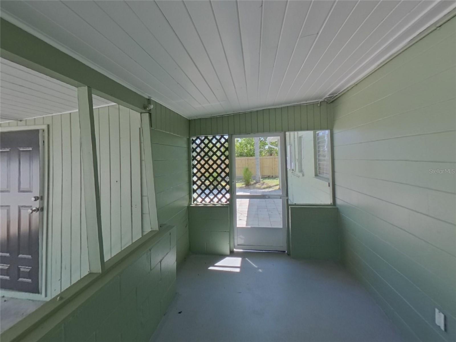 708 LAKEWOOD AVE, TAMPA, FL, 33613