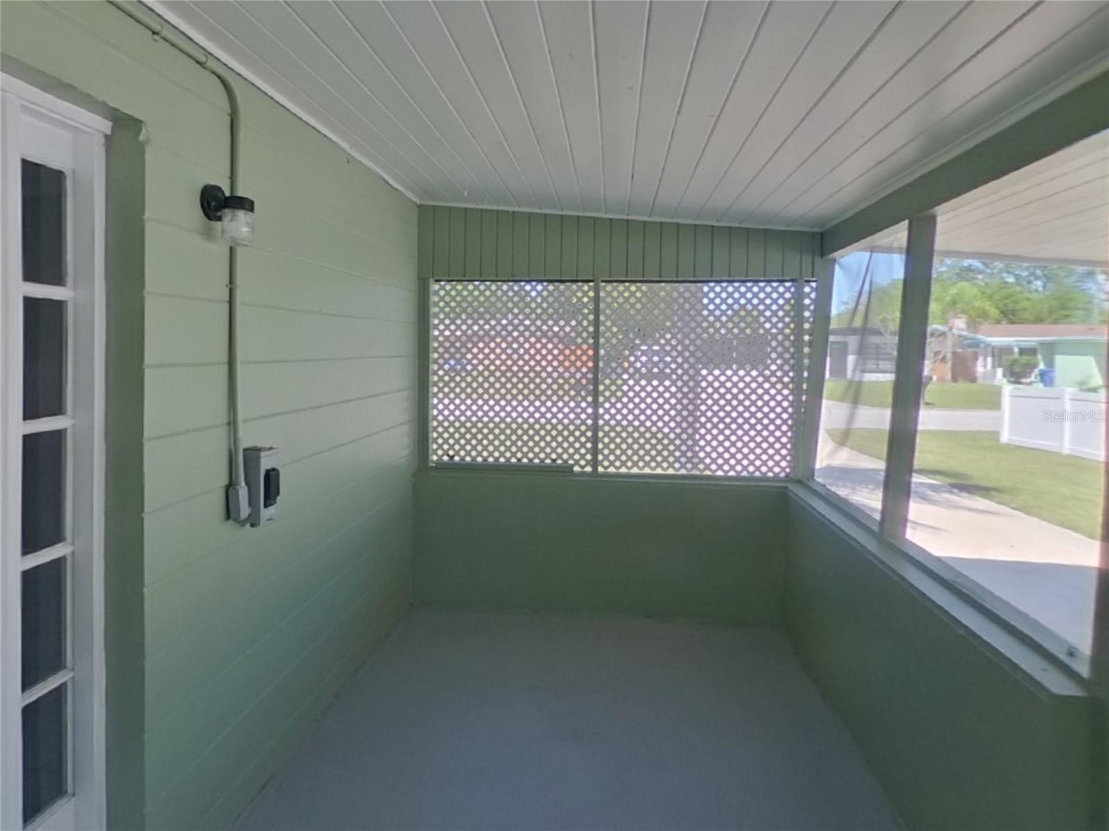 708 LAKEWOOD AVE, TAMPA, FL, 33613