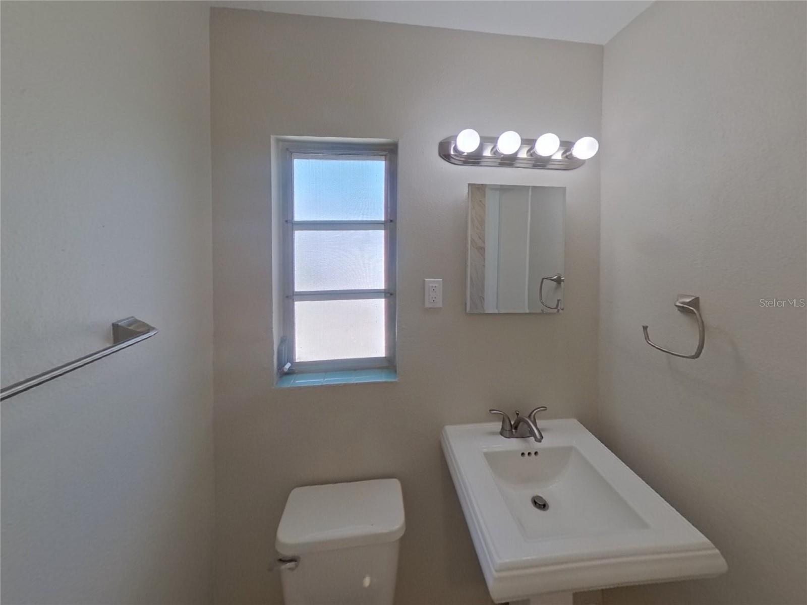 708 LAKEWOOD AVE, TAMPA, FL, 33613