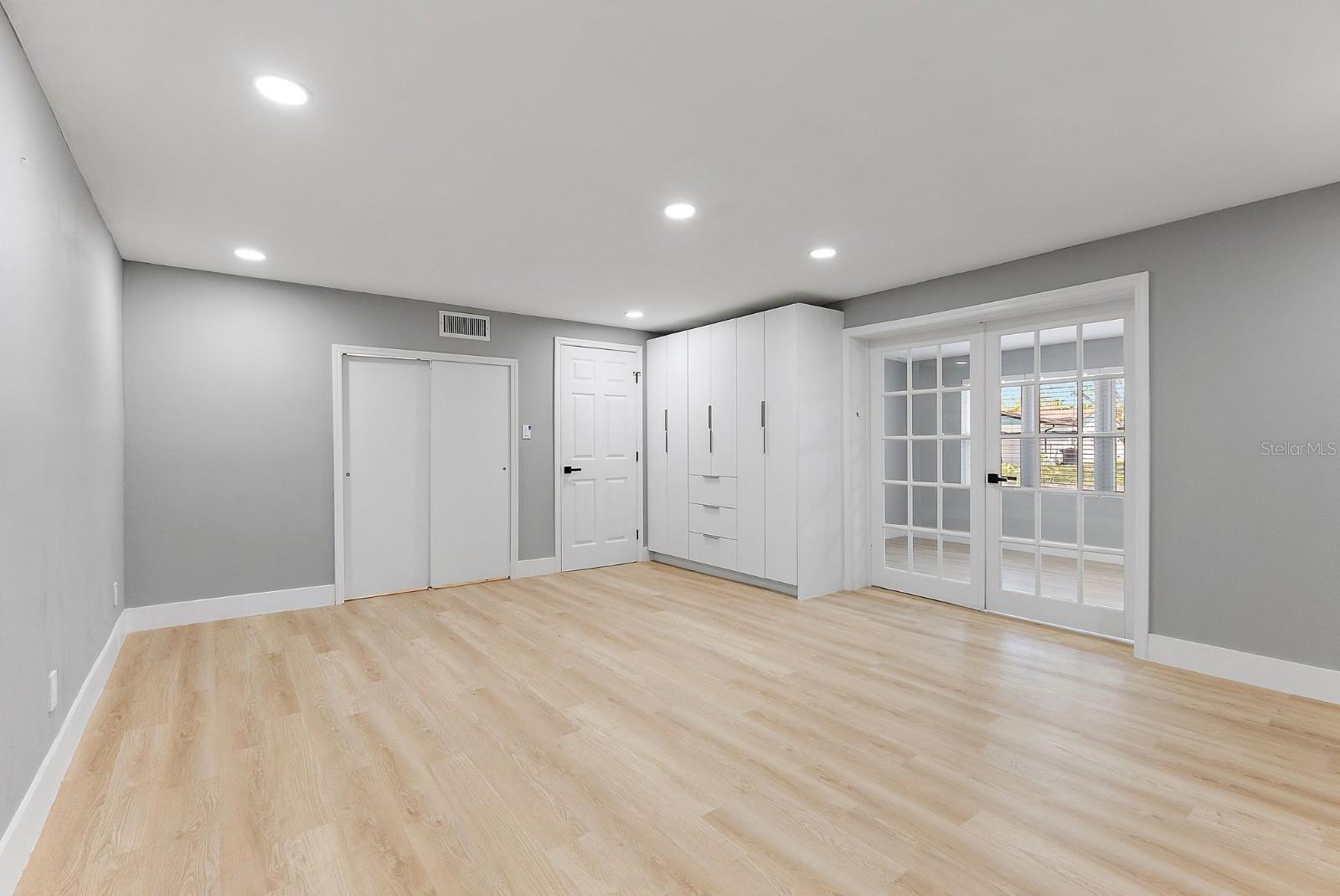3926 HELENA ST NE, ST PETERSBURG, FL, 33703