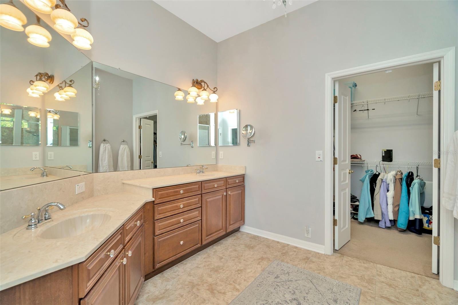 7051 DERWENT GLEN CIR, LAND O LAKES, FL, 34637