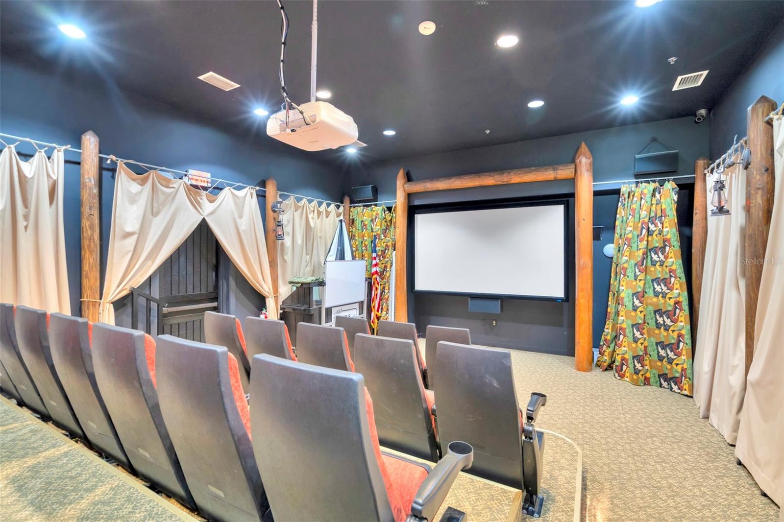 7051 DERWENT GLEN CIR, LAND O LAKES, FL, 34637