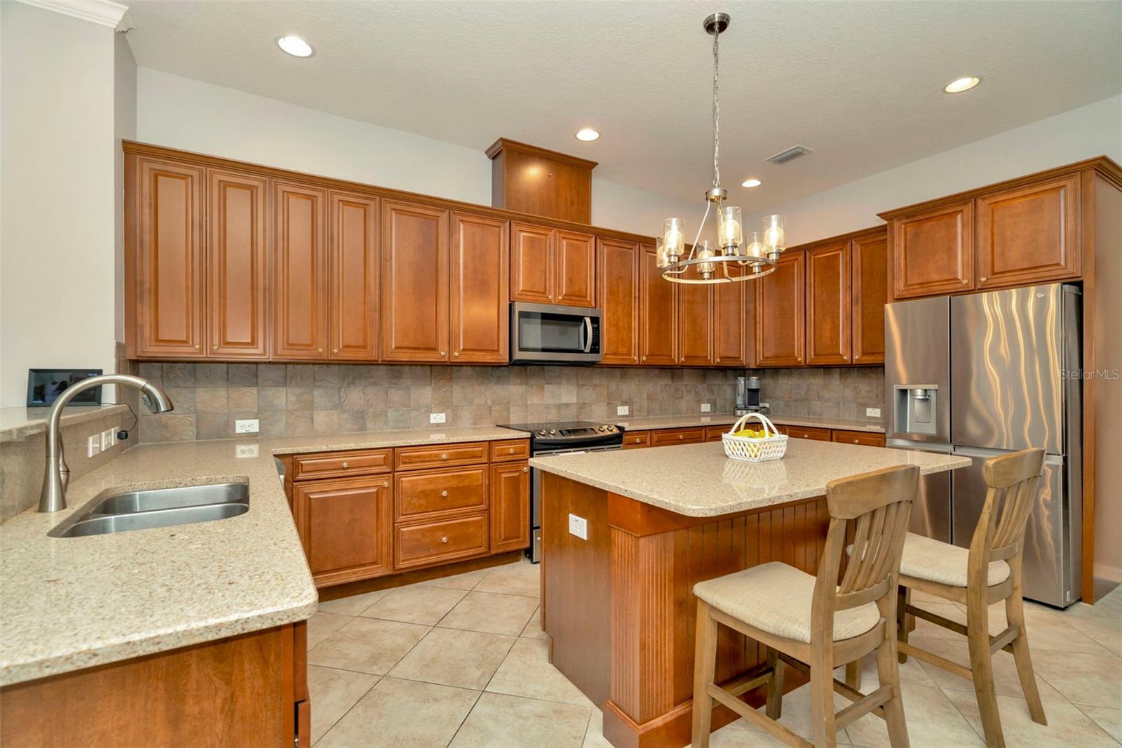 7051 DERWENT GLEN CIR, LAND O LAKES, FL, 34637