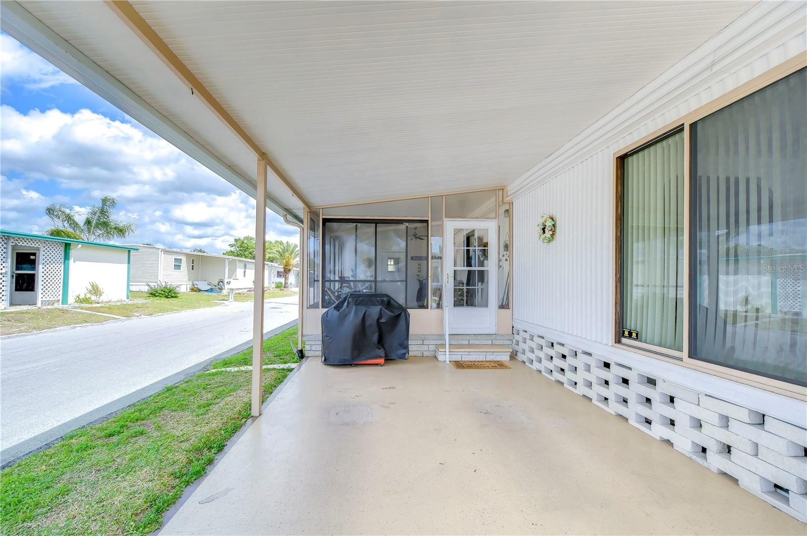6252 FRIENDSHIP LN, ZEPHYRHILLS, FL, 33542