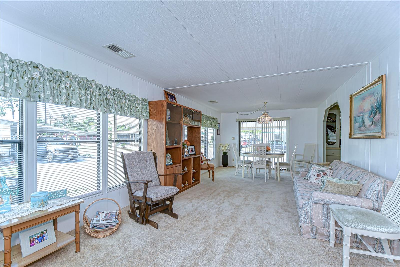 6252 FRIENDSHIP LN, ZEPHYRHILLS, FL, 33542