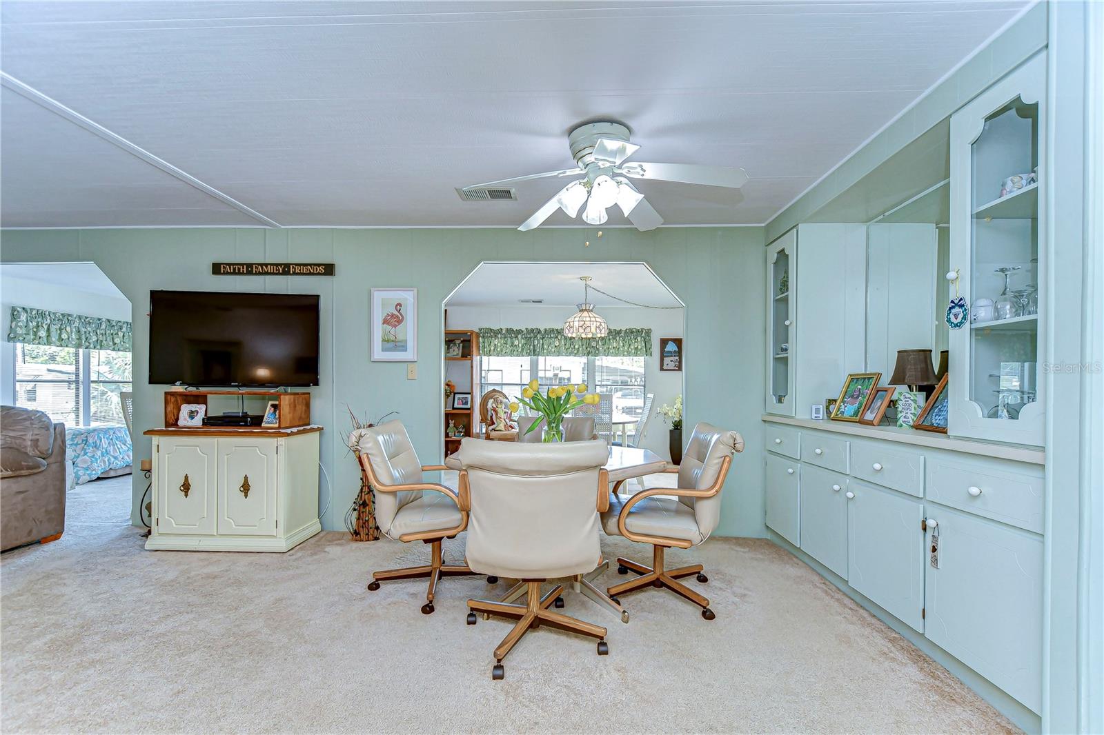 6252 FRIENDSHIP LN, ZEPHYRHILLS, FL, 33542