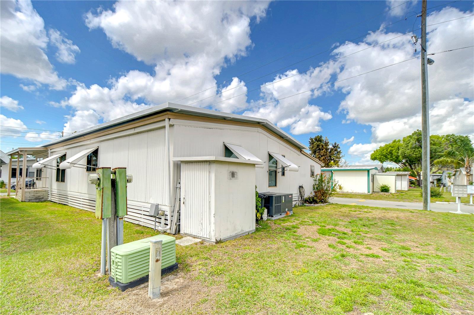 6252 FRIENDSHIP LN, ZEPHYRHILLS, FL, 33542