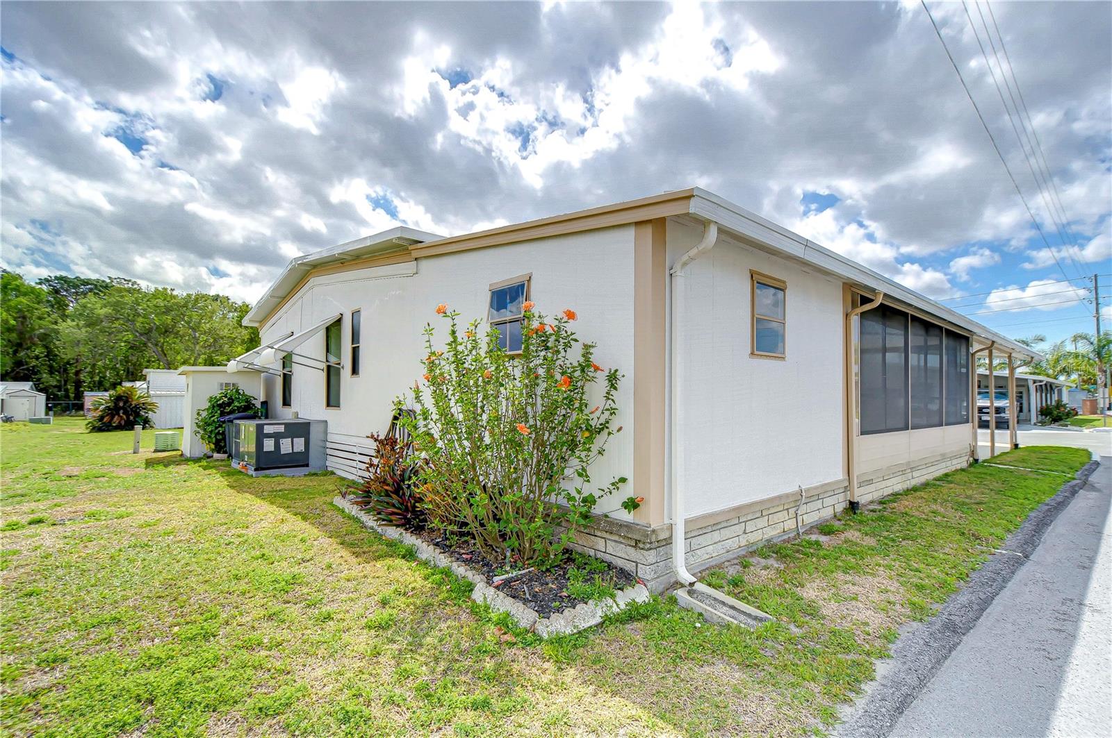 6252 FRIENDSHIP LN, ZEPHYRHILLS, FL, 33542