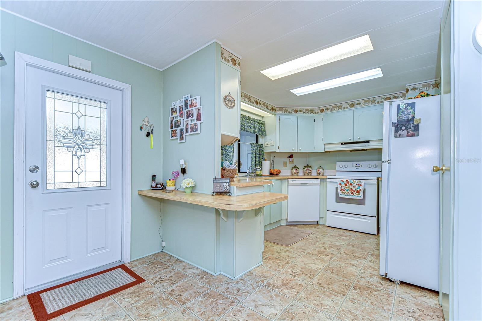 6252 FRIENDSHIP LN, ZEPHYRHILLS, FL, 33542