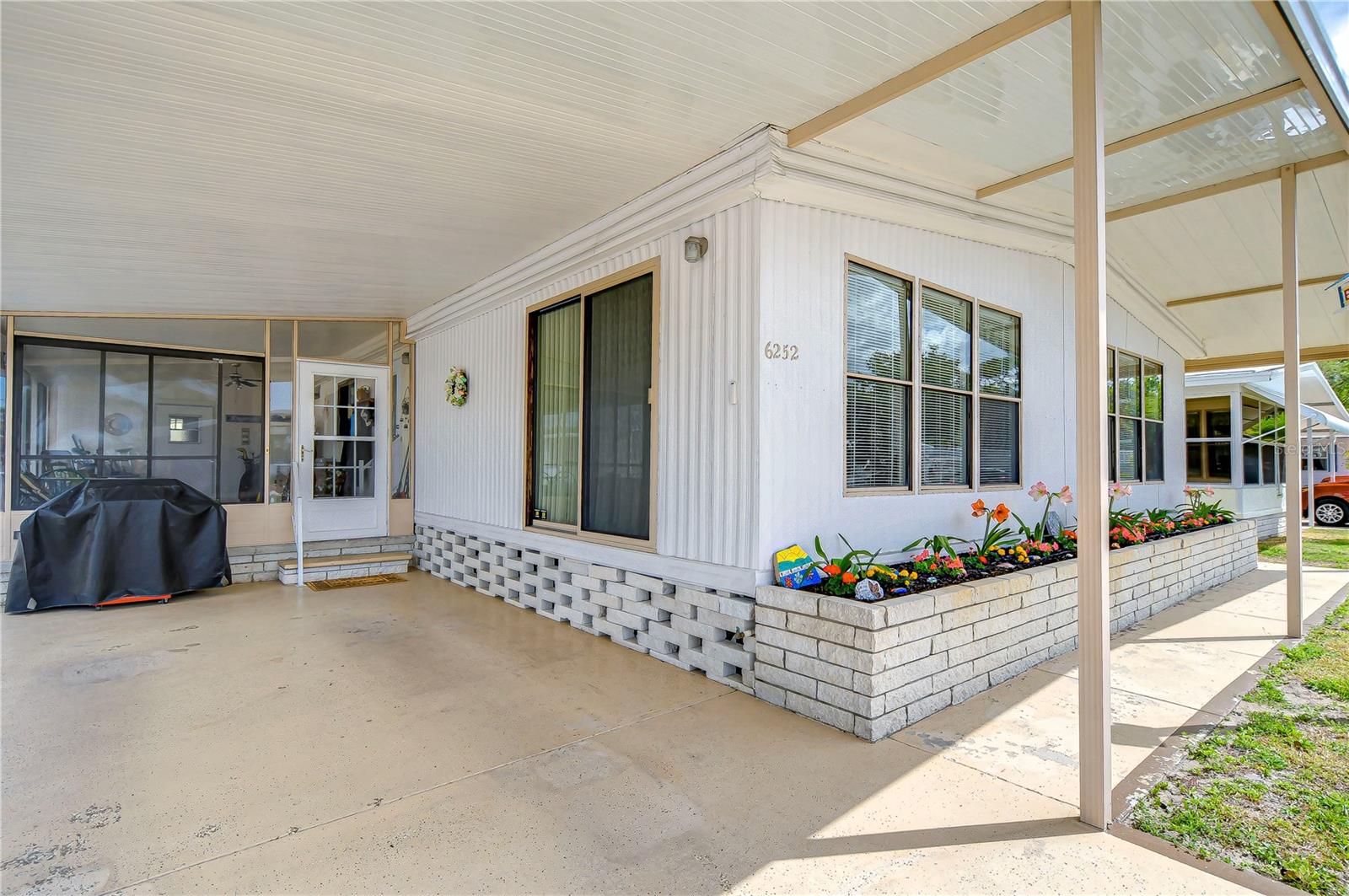 6252 FRIENDSHIP LN, ZEPHYRHILLS, FL, 33542