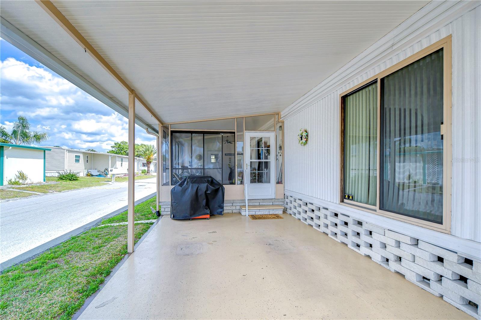 6252 FRIENDSHIP LN, ZEPHYRHILLS, FL, 33542