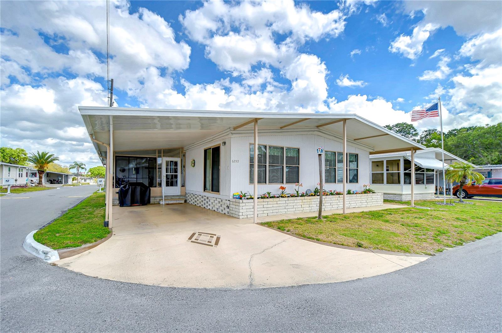 6252 FRIENDSHIP LN, ZEPHYRHILLS, FL, 33542