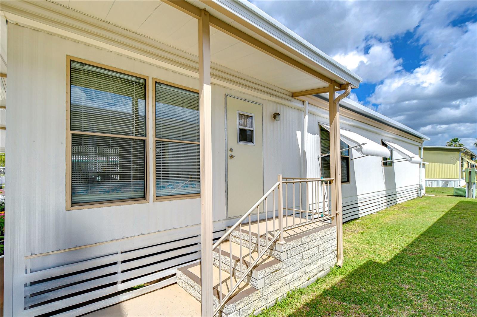 6252 FRIENDSHIP LN, ZEPHYRHILLS, FL, 33542
