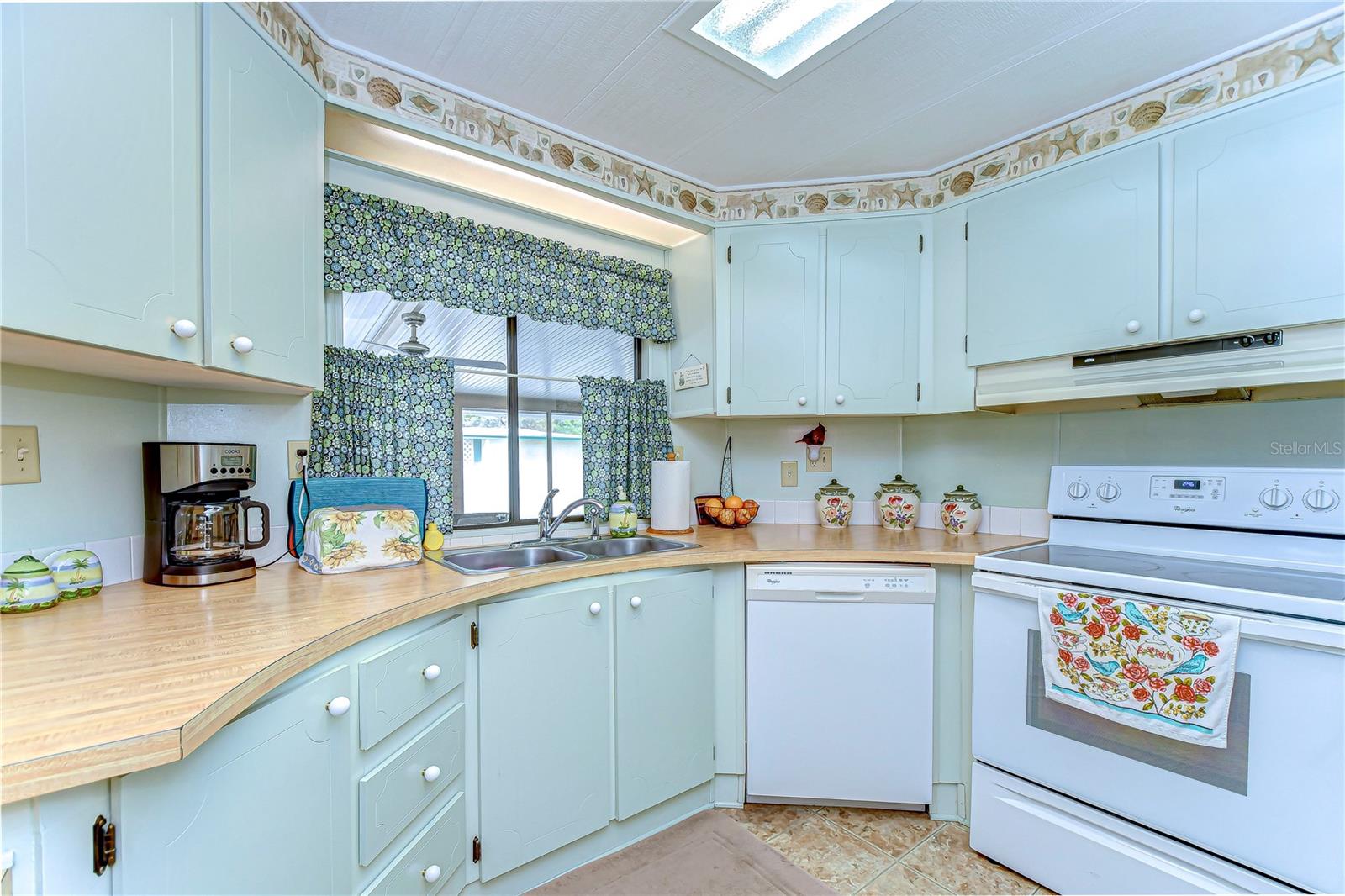 6252 FRIENDSHIP LN, ZEPHYRHILLS, FL, 33542