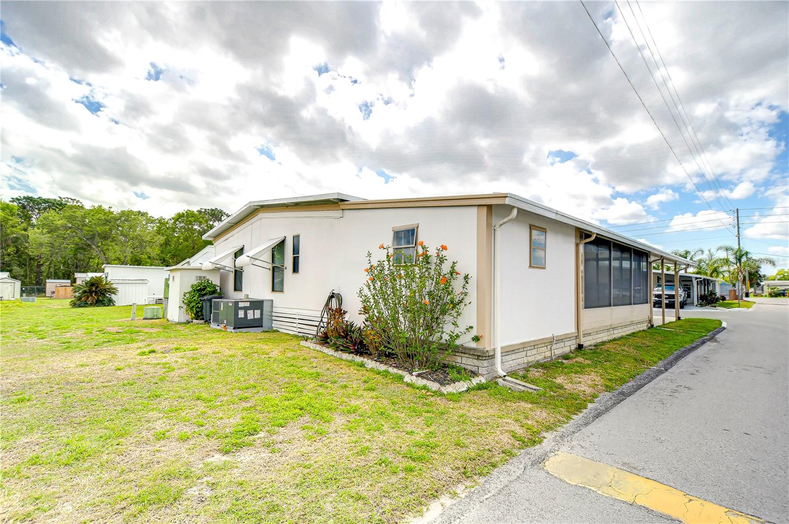 6252 FRIENDSHIP LN, ZEPHYRHILLS, FL, 33542