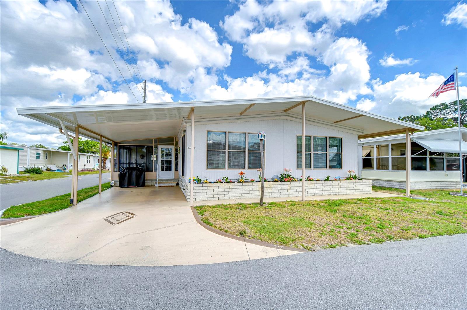 6252 FRIENDSHIP LN, ZEPHYRHILLS, FL, 33542