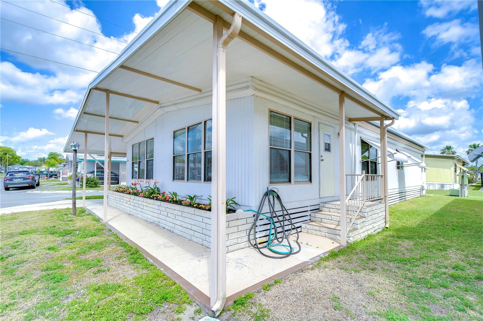 6252 FRIENDSHIP LN, ZEPHYRHILLS, FL, 33542