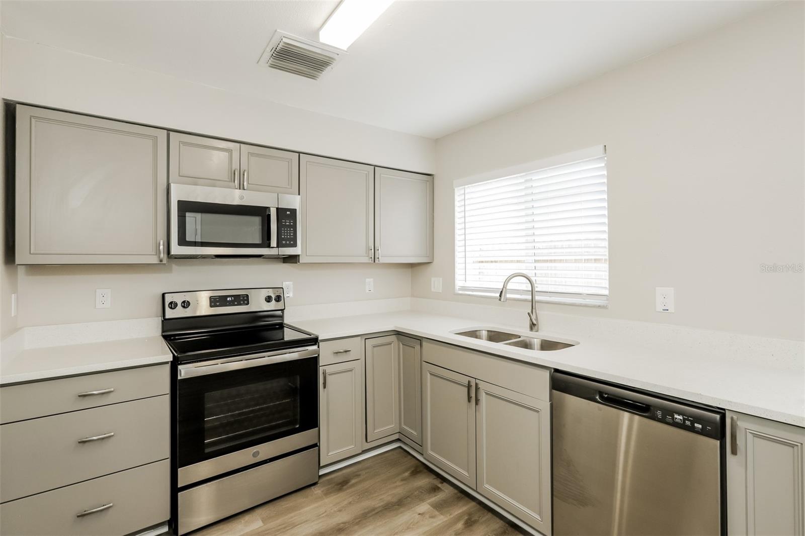 3028 SUMMER HOUSE DR, VALRICO, FL, 33594