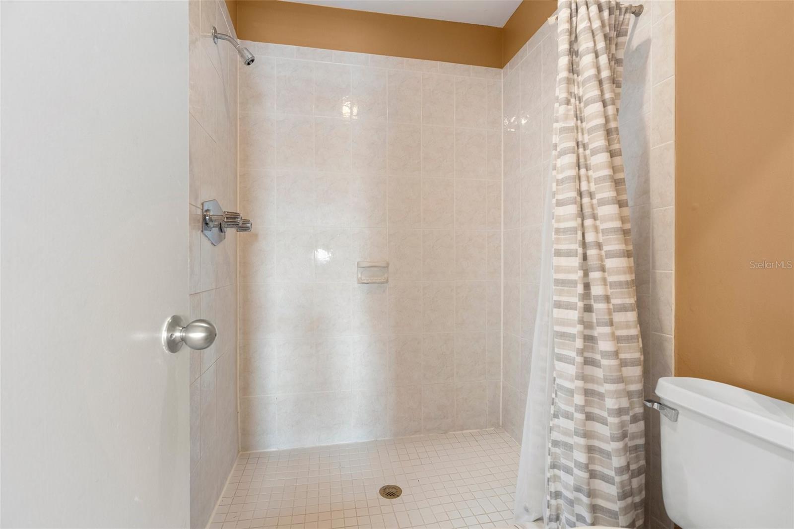 2975 W KNIGHTS AVE, TAMPA, FL, 33611
