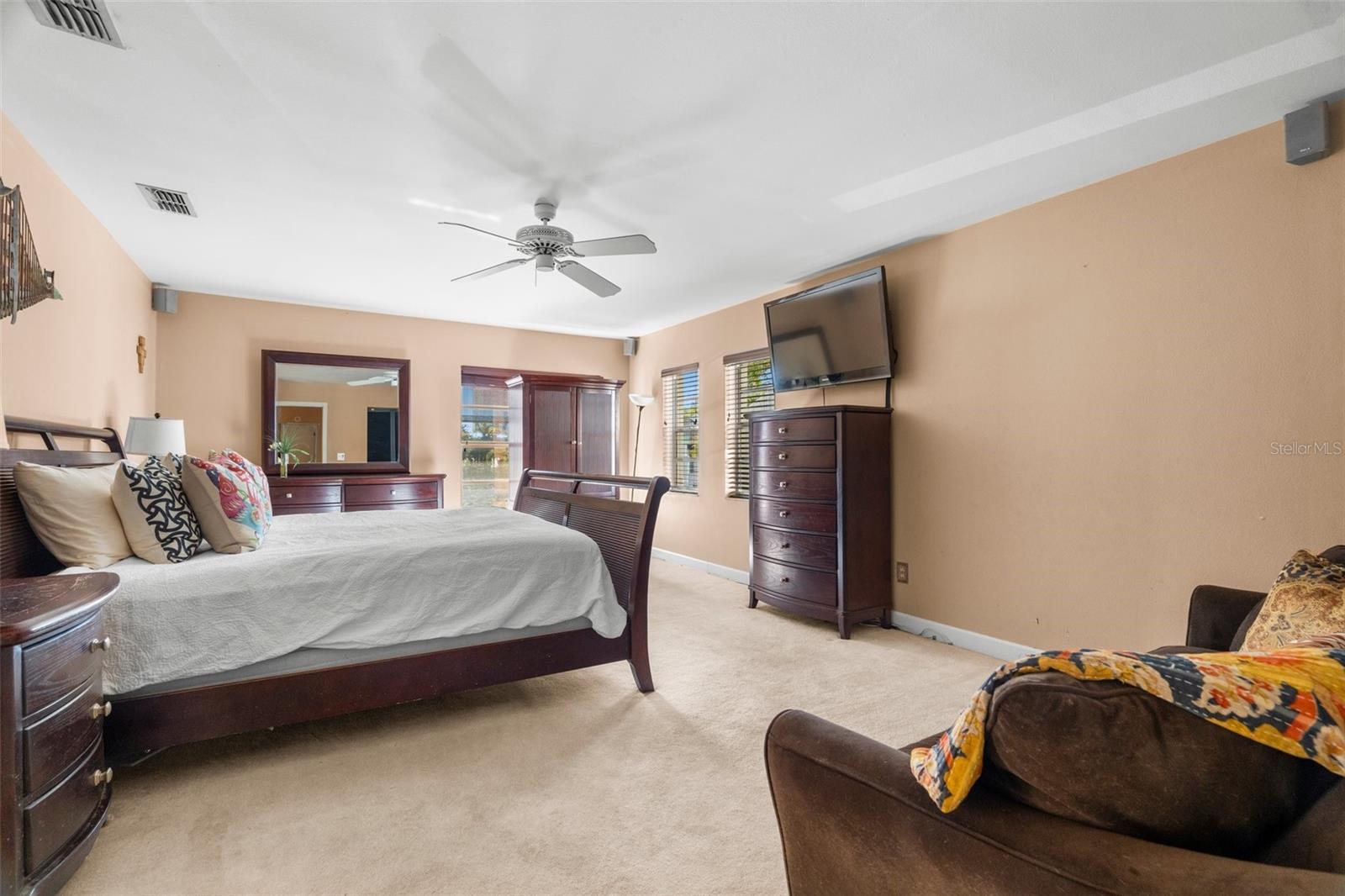 2975 W KNIGHTS AVE, TAMPA, FL, 33611