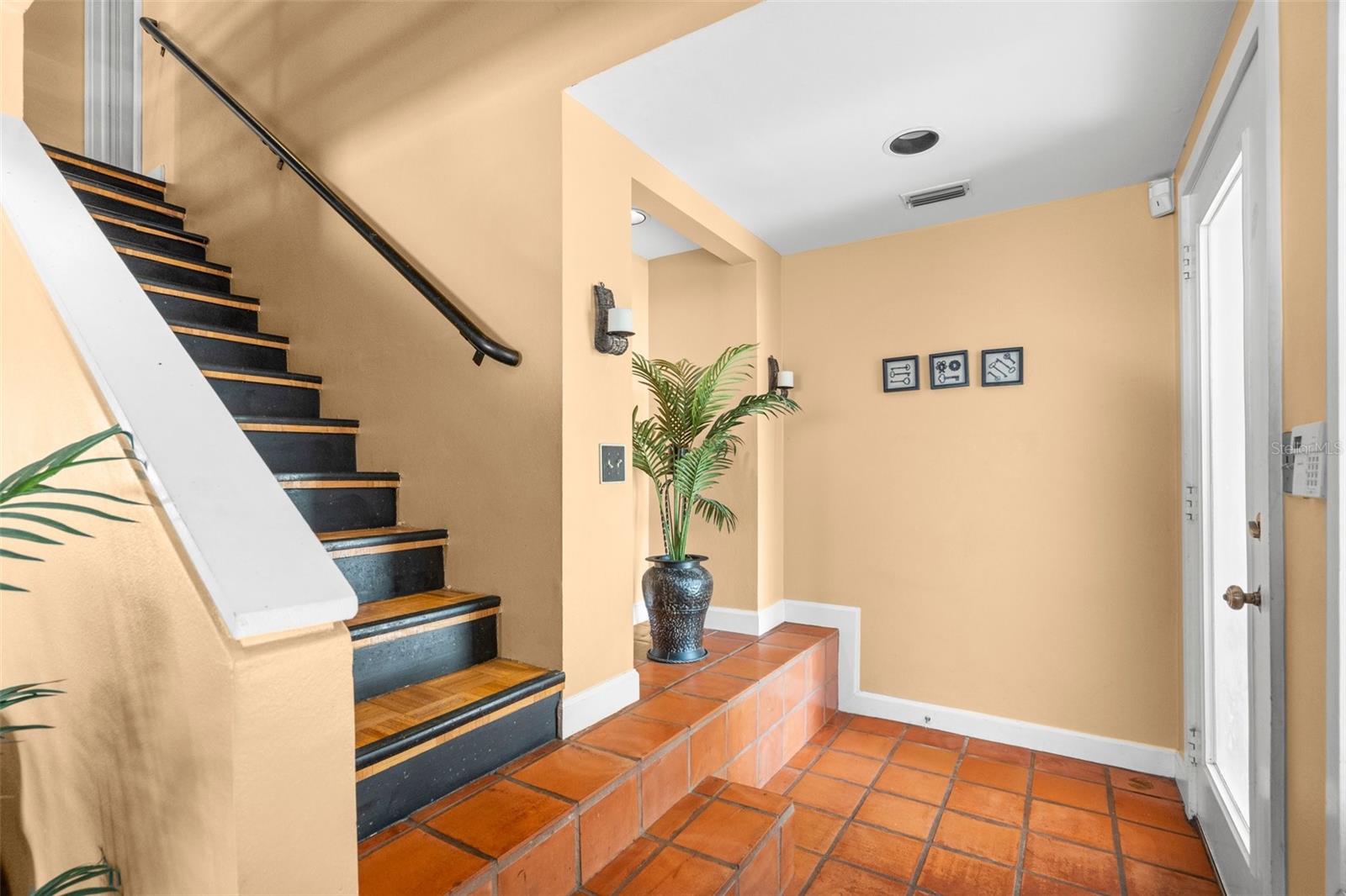 2975 W KNIGHTS AVE, TAMPA, FL, 33611