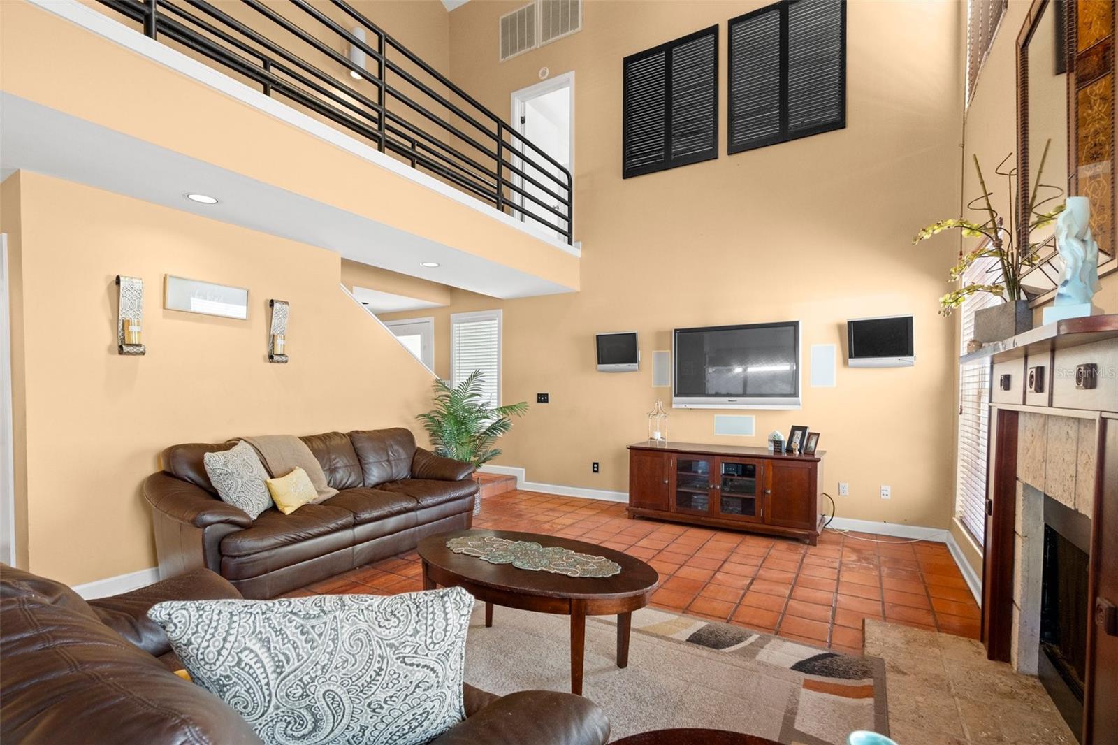 2975 W KNIGHTS AVE, TAMPA, FL, 33611