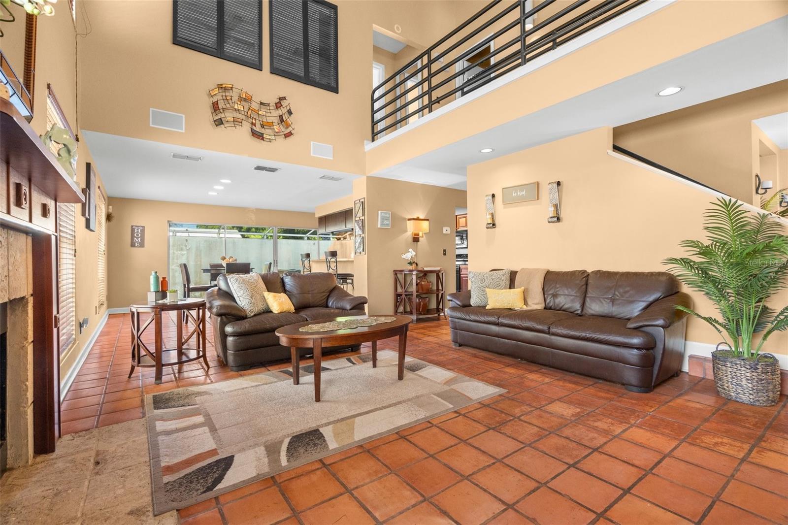 2975 W KNIGHTS AVE, TAMPA, FL, 33611