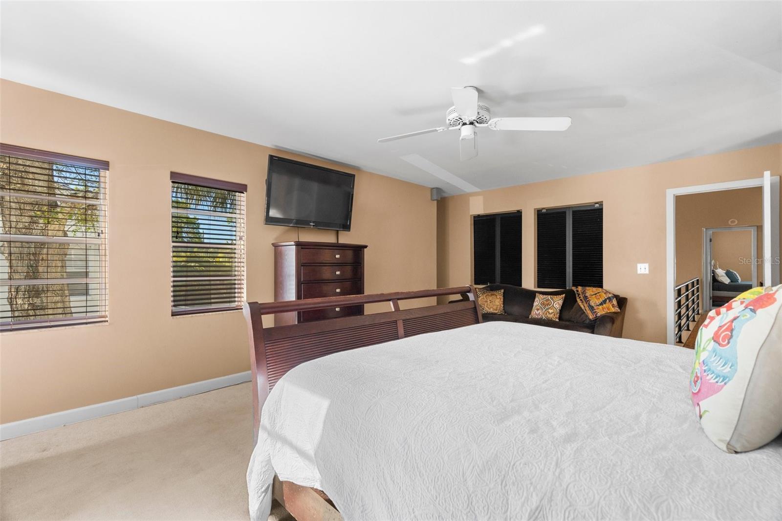2975 W KNIGHTS AVE, TAMPA, FL, 33611