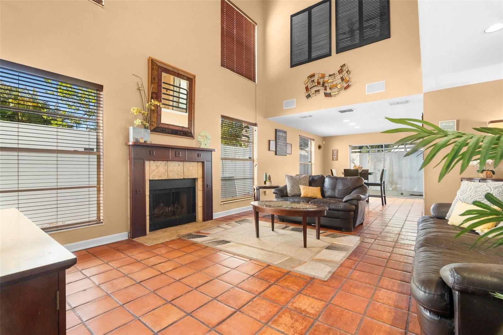 2975 W KNIGHTS AVE, TAMPA, FL, 33611