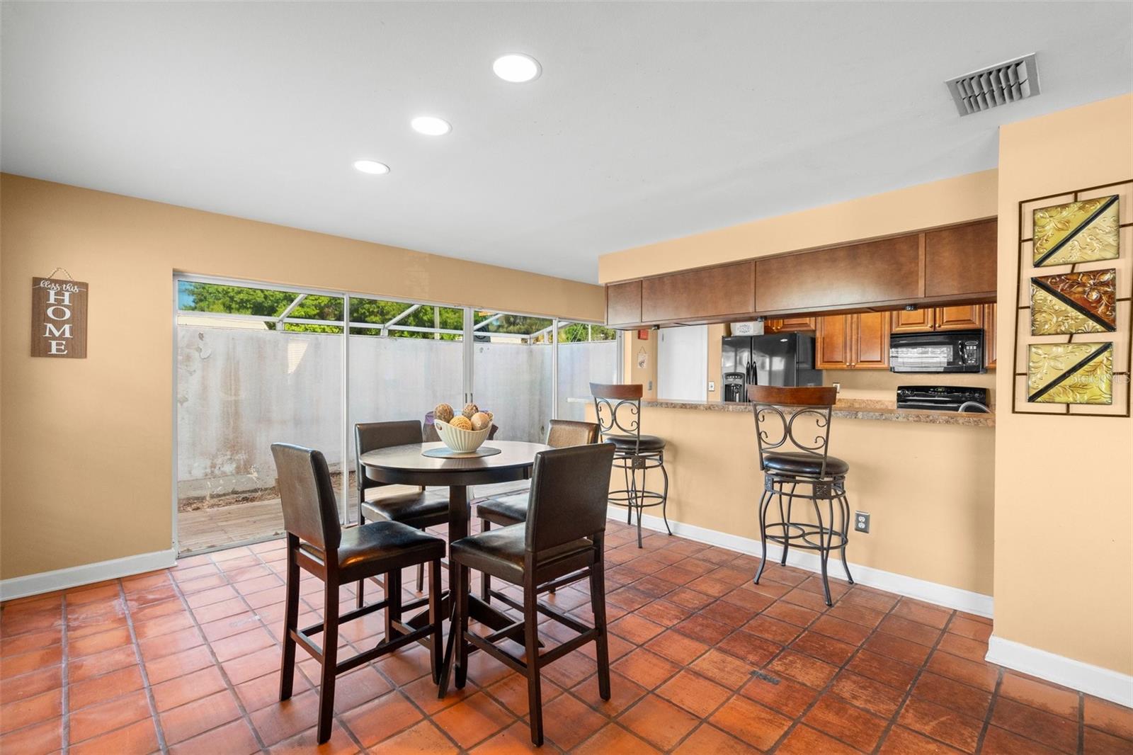 2975 W KNIGHTS AVE, TAMPA, FL, 33611