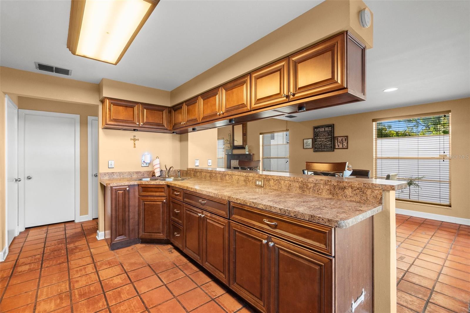 2975 W KNIGHTS AVE, TAMPA, FL, 33611
