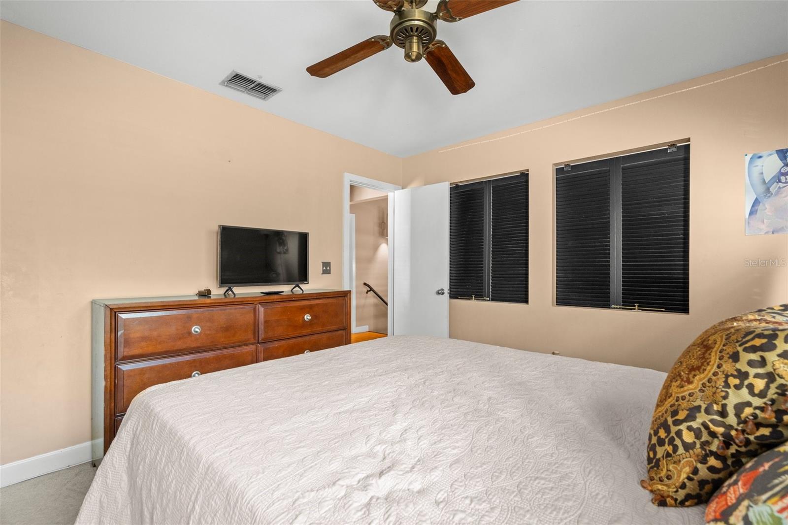 2975 W KNIGHTS AVE, TAMPA, FL, 33611