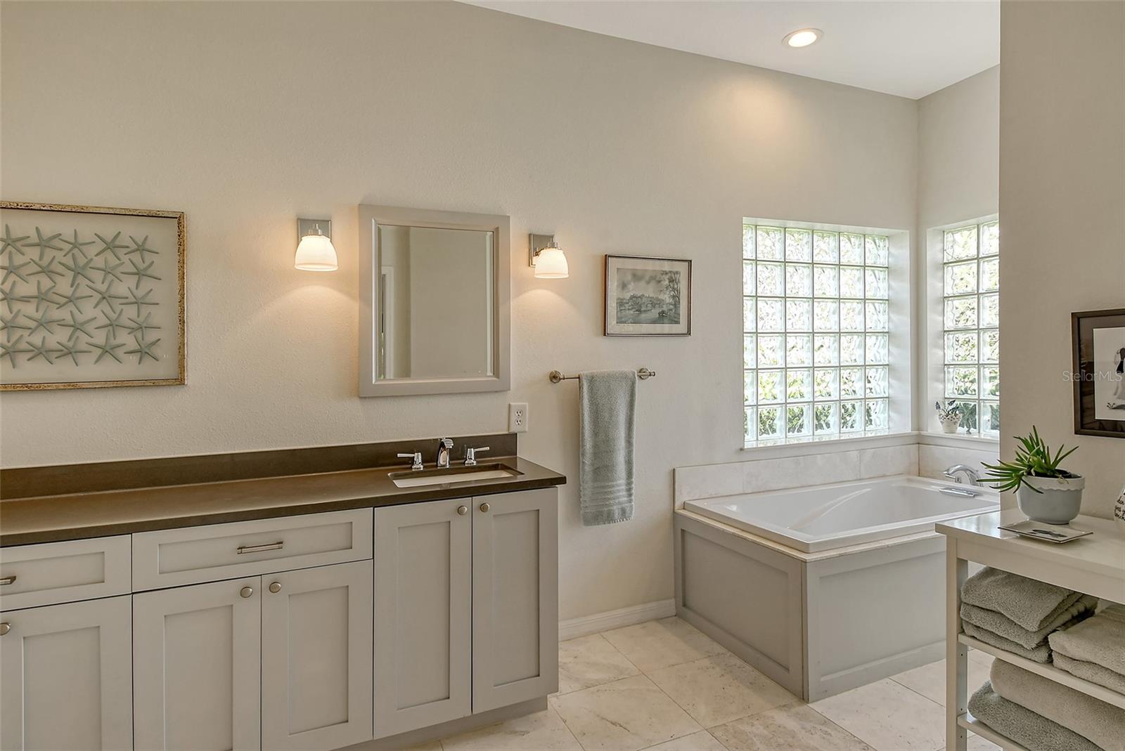 4444 HIGHLAND OAKS CIR, SARASOTA, FL, 34235