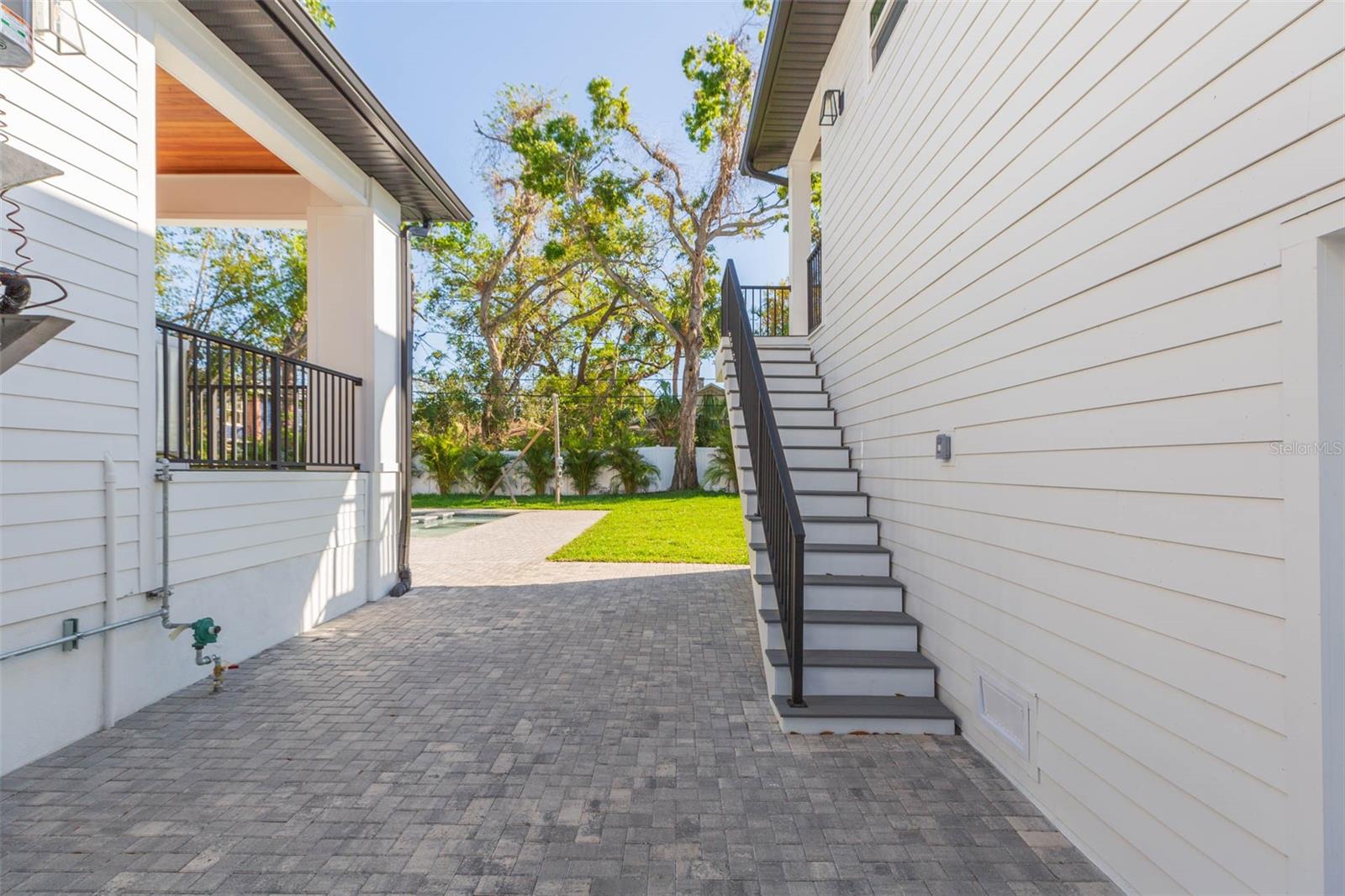 526 39TH AVE S, ST PETERSBURG, FL, 33705