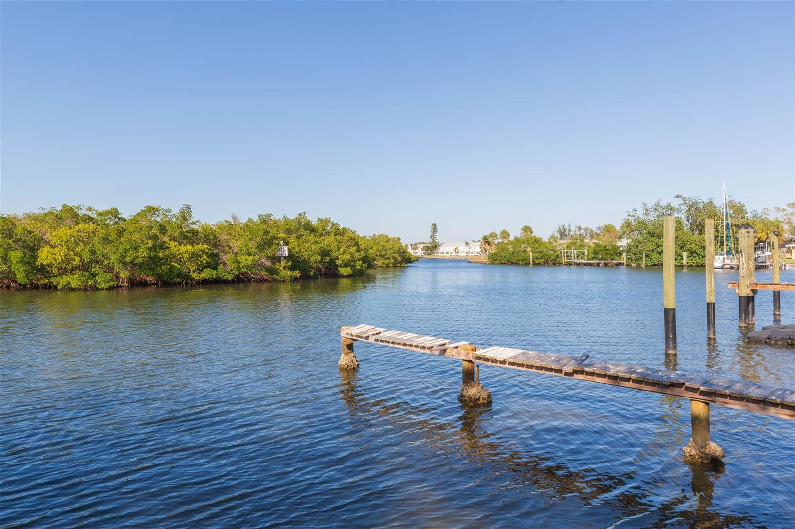 526 39TH AVE S, ST PETERSBURG, FL, 33705