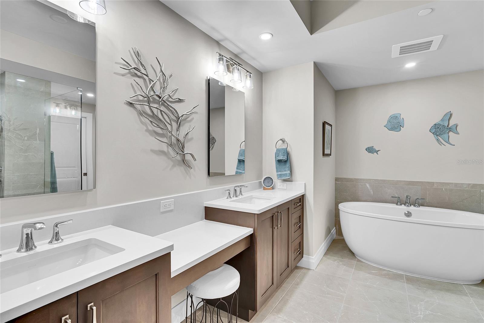 755 COLLANY RD #504, TIERRA VERDE, FL, 33715
