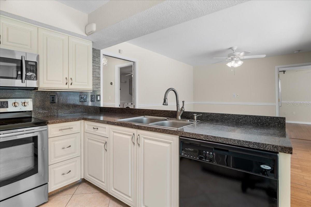 214 WHISPERING OAKS CT, SARASOTA, FL, 34232