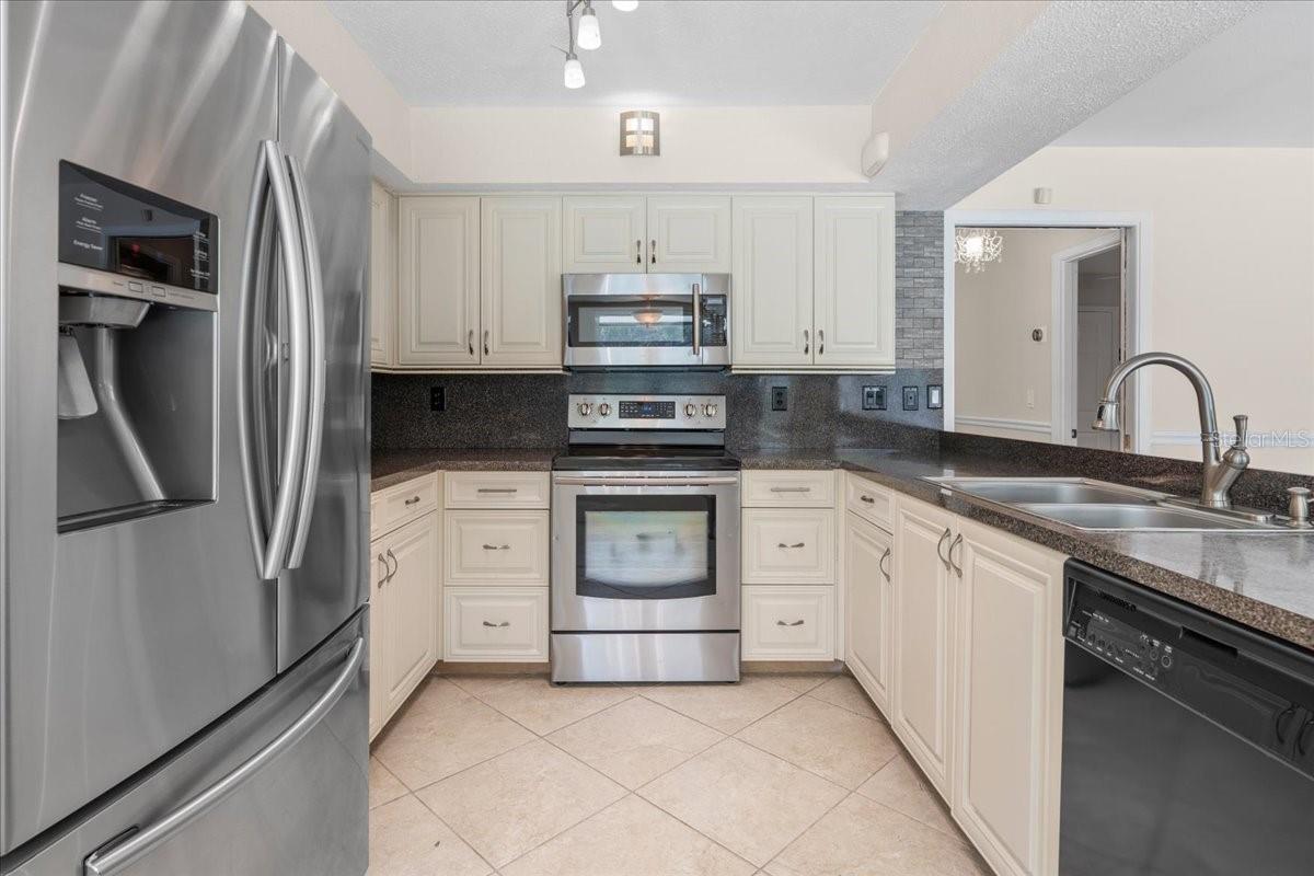 214 WHISPERING OAKS CT, SARASOTA, FL, 34232