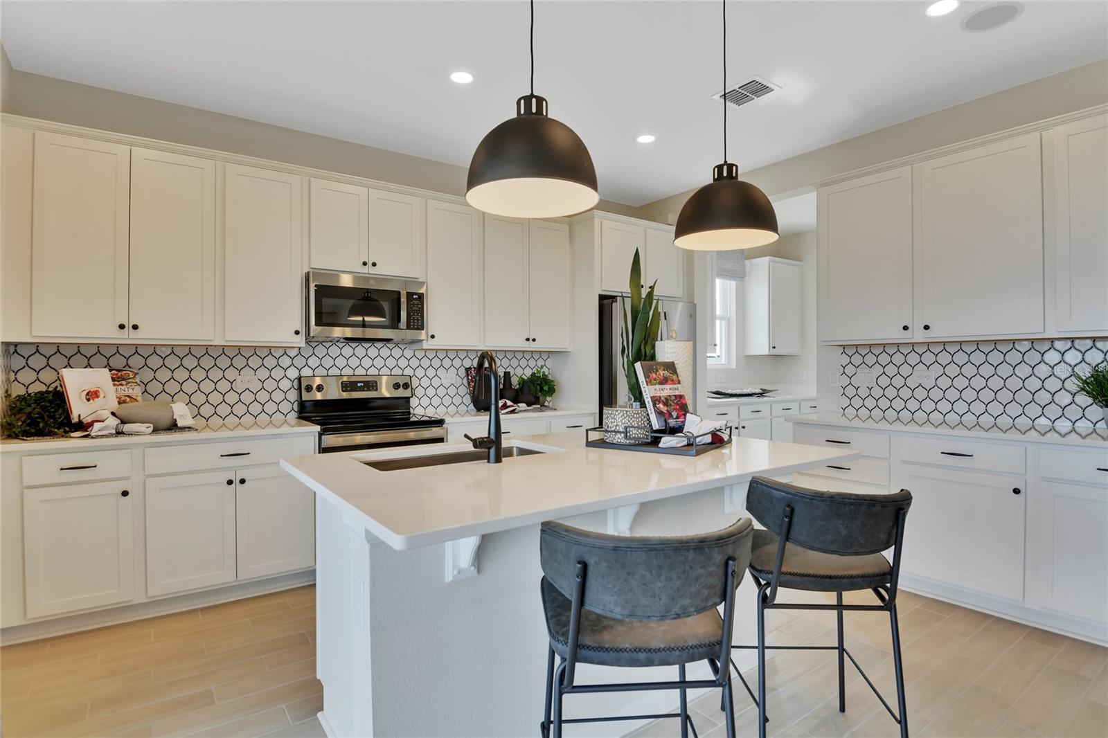 327 ALEXANDRITE ST, DELAND, FL, 32720