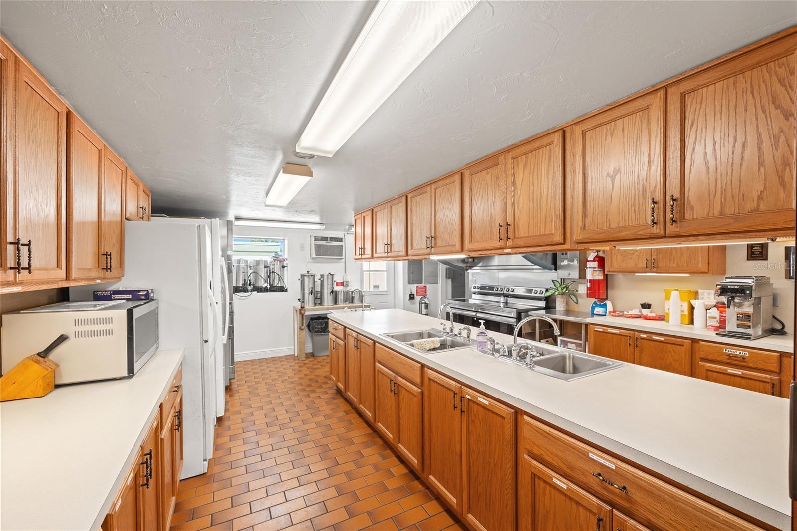 690 N GREEN CIR, VENICE, FL, 34285