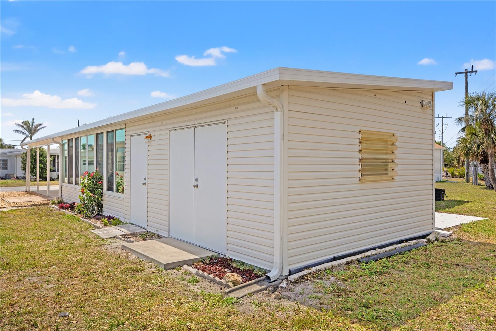 690 N GREEN CIR, VENICE, FL, 34285