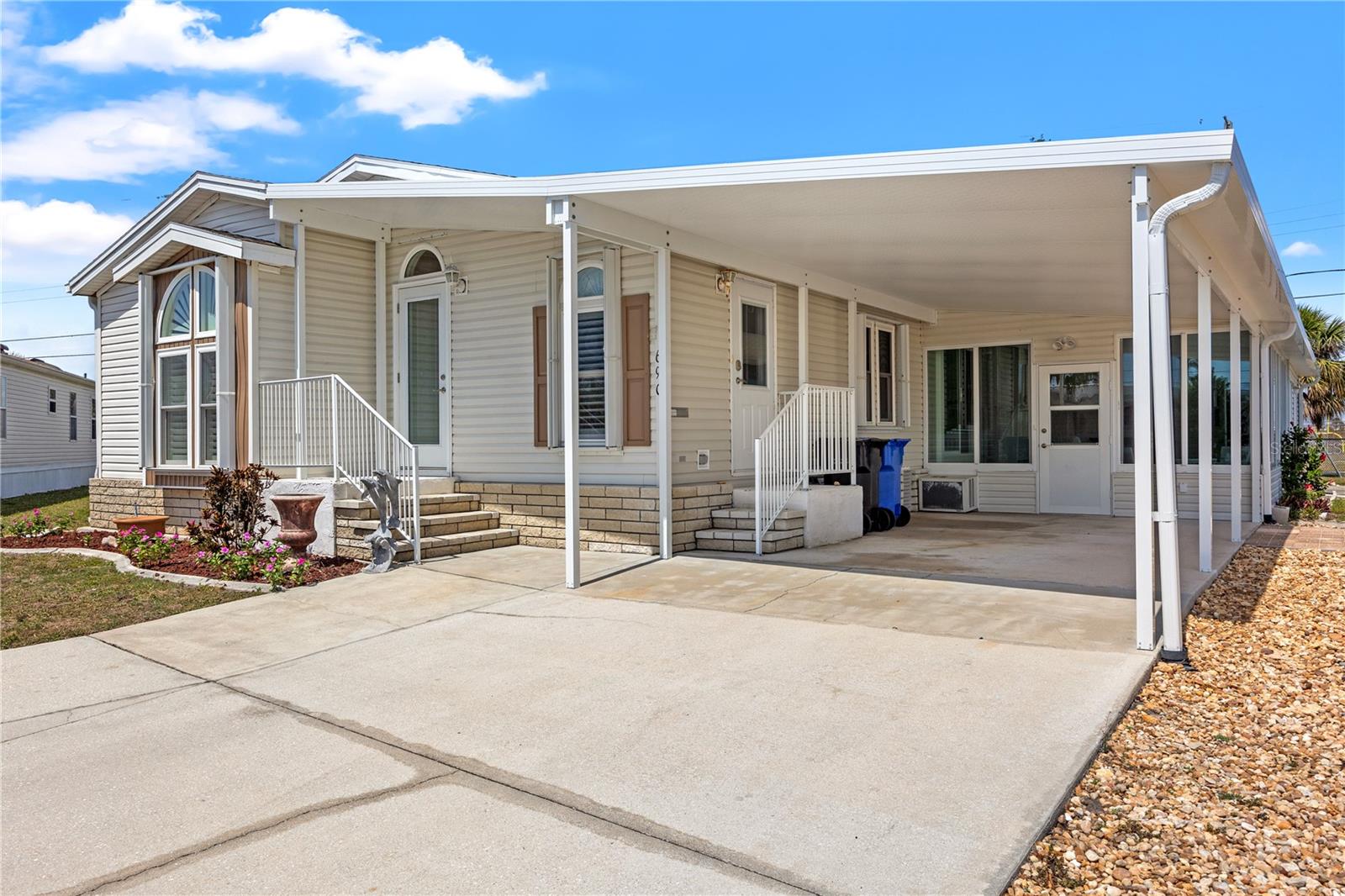 690 N GREEN CIR, VENICE, FL, 34285