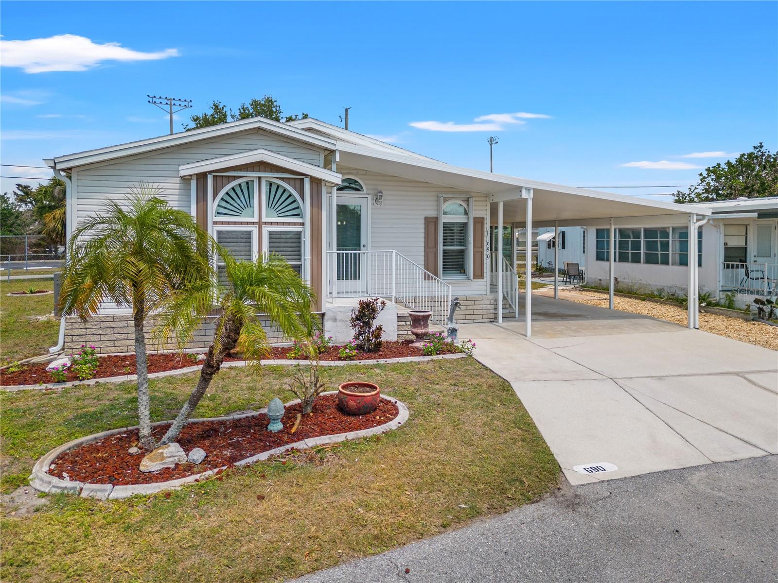 690 N GREEN CIR, VENICE, FL, 34285