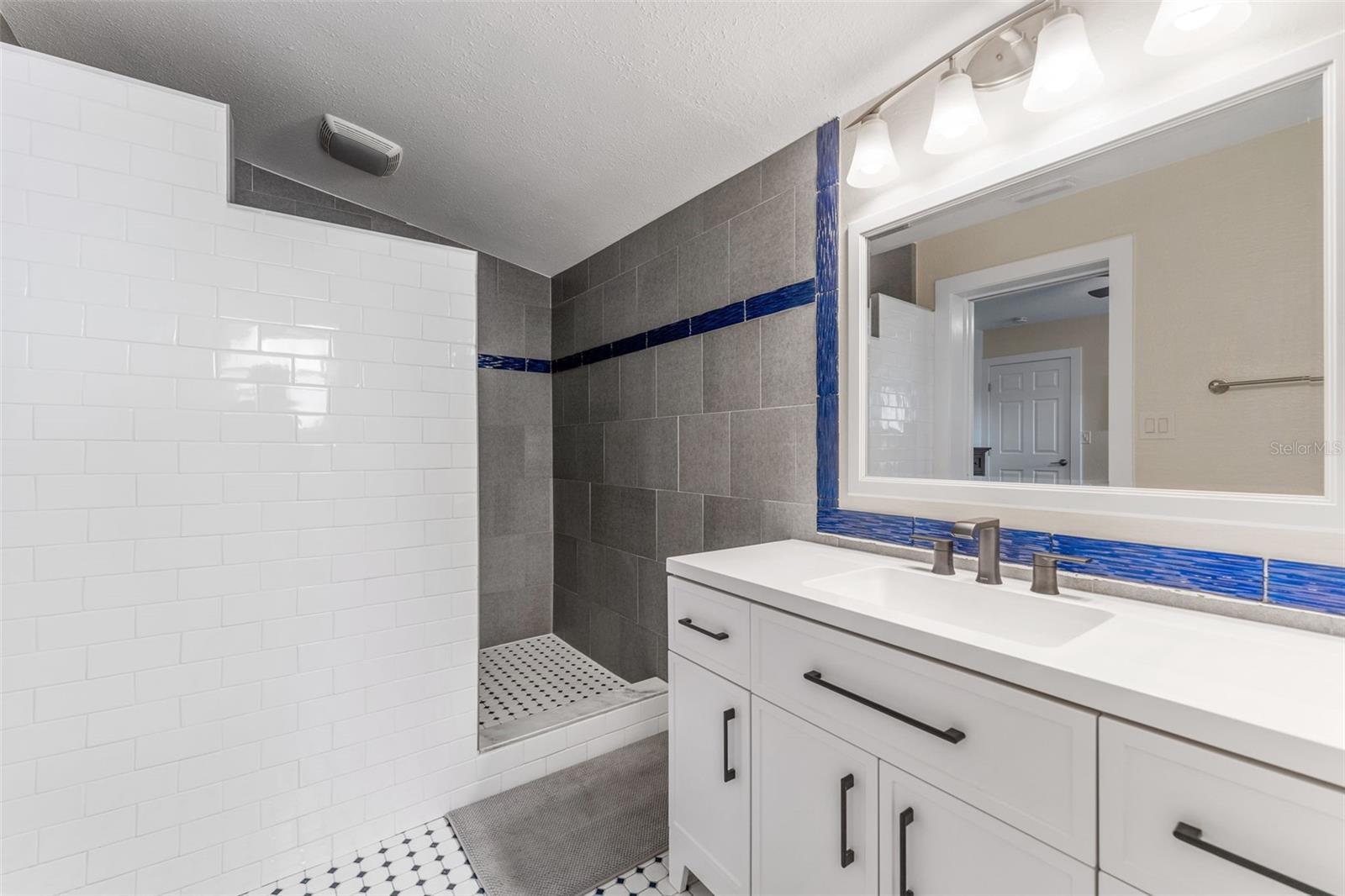 6215 SANDERS DR, TAMPA, FL, 33611