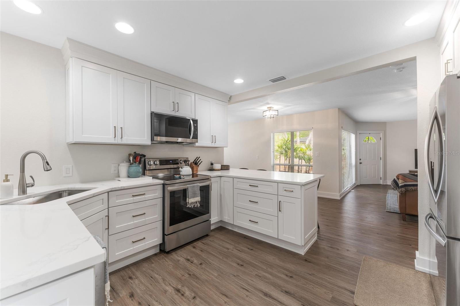 6215 SANDERS DR, TAMPA, FL, 33611