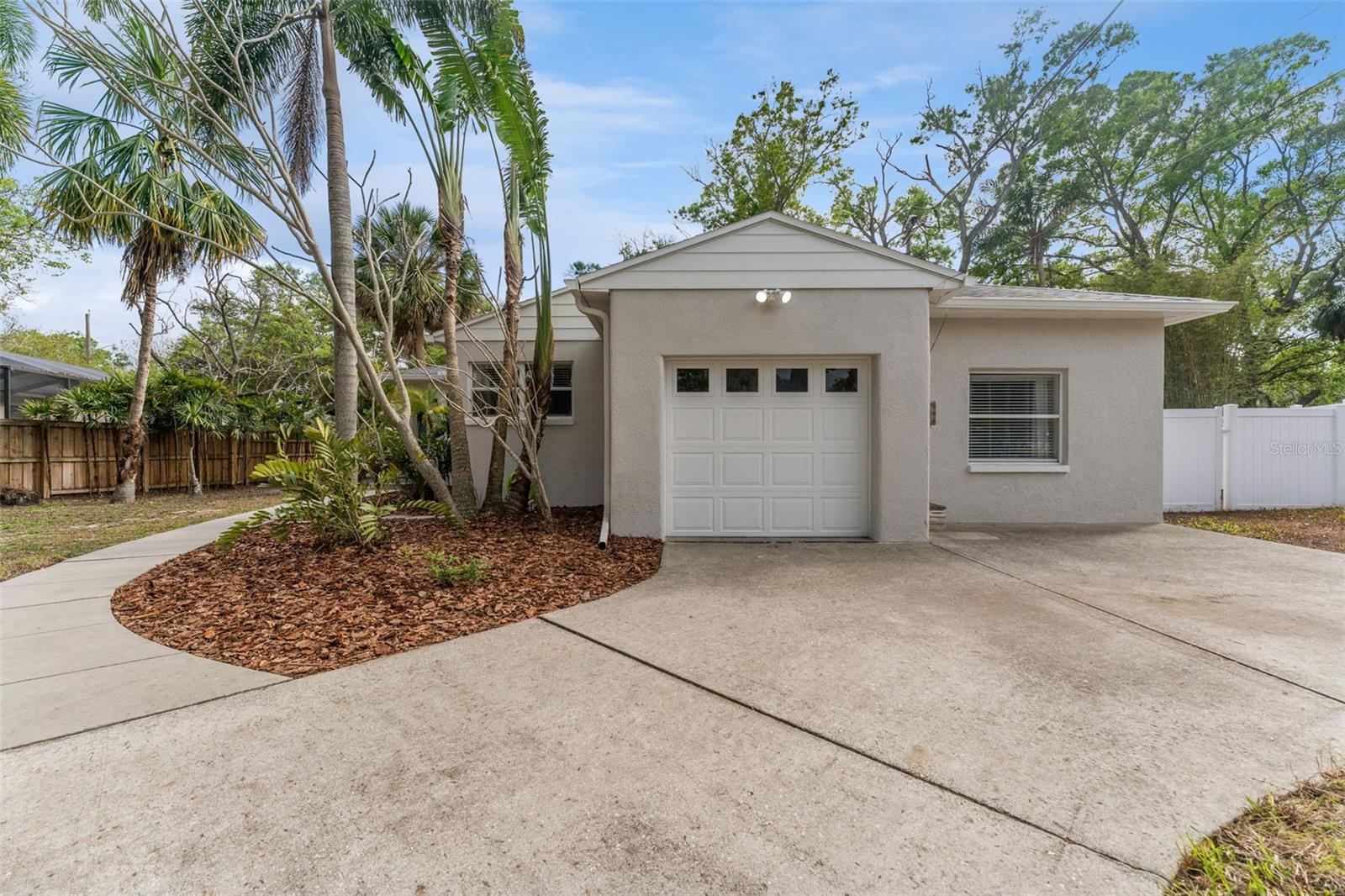 6215 SANDERS DR, TAMPA, FL, 33611