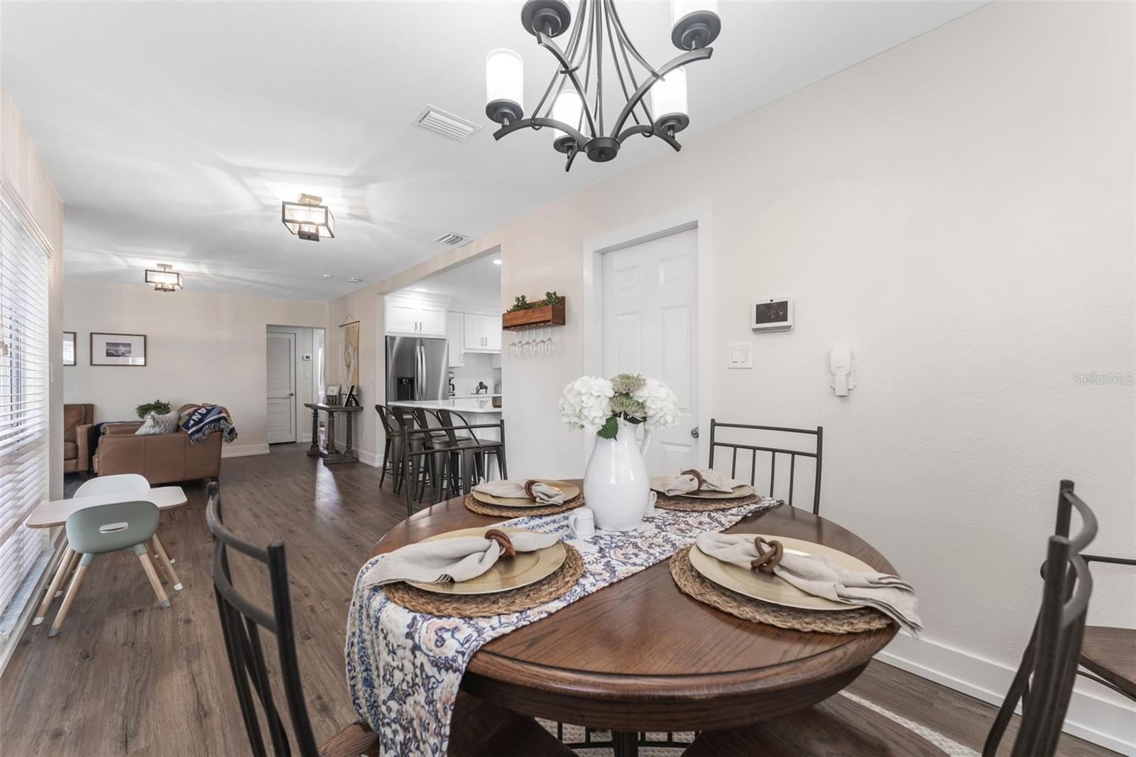 6215 SANDERS DR, TAMPA, FL, 33611